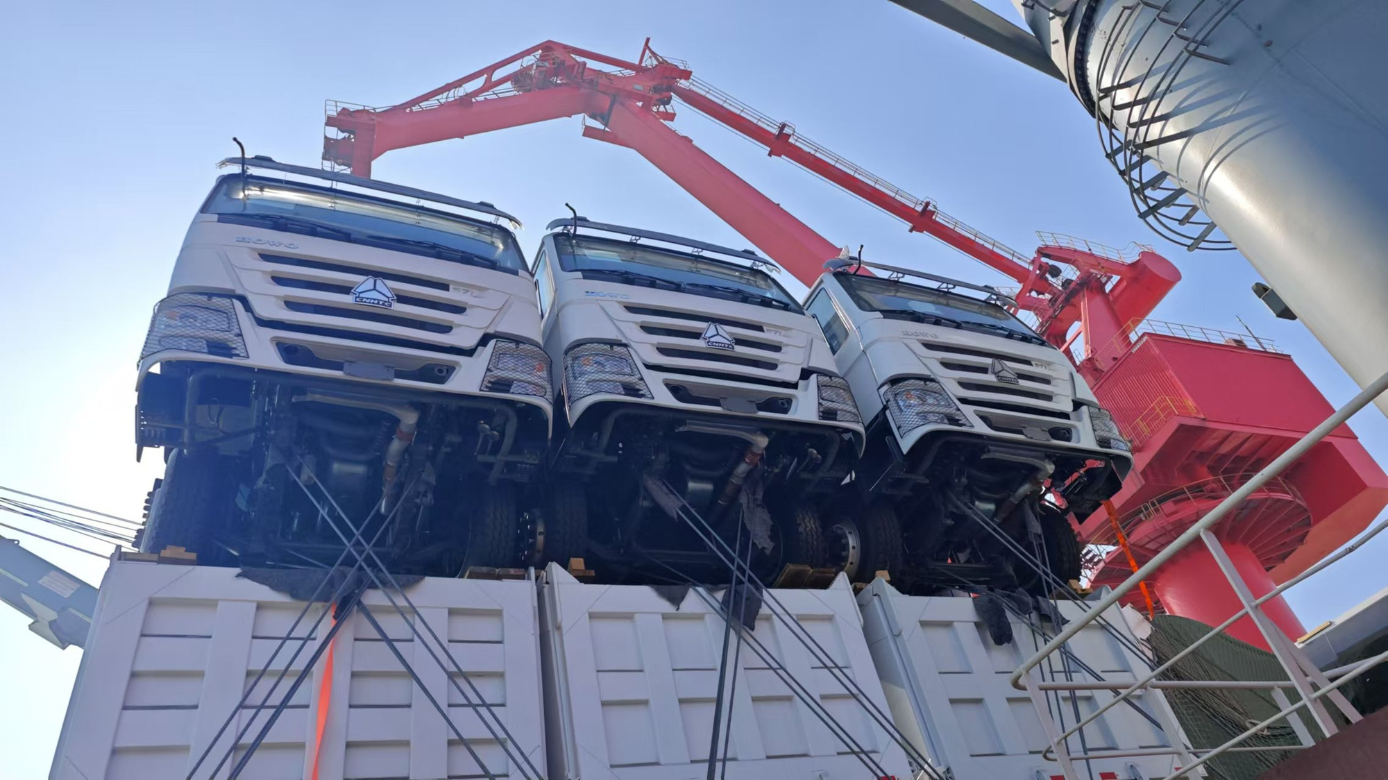 Toaks International Trading Company - Rakennuskoneet CATERPILLAR - Vuosi: 2013 undefined: kuva Toaks International Trading Company - Rakennuskoneet CATERPILLAR - Vuosi: 2013 undefined