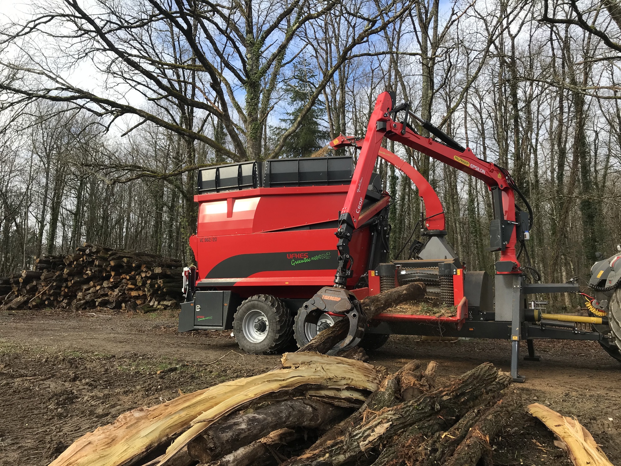 Ufkes Greentec - Maatalouskoneet VALTRA T-series - Vuosi: 2024 undefined: kuva Ufkes Greentec - Maatalouskoneet VALTRA T-series - Vuosi: 2024 undefined