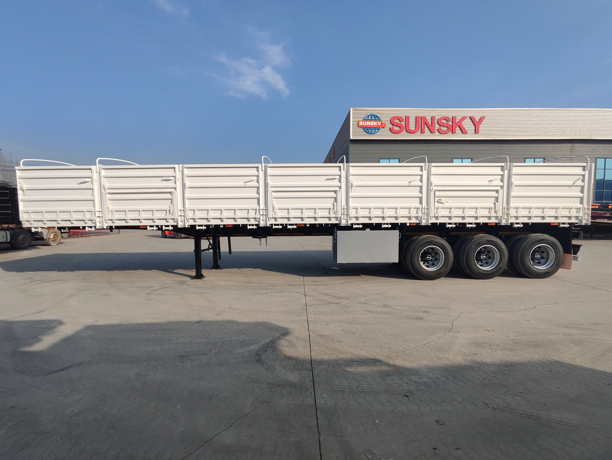Xiamen Sunsky Vehicle Co.,Ltd - Kuorma-autot SINOTRUK HOWO - uusi, vaihdelaatikko: käsivaihdelaatikko undefined: kuva Xiamen Sunsky Vehicle Co.,Ltd - Kuorma-autot SINOTRUK HOWO - uusi, vaihdelaatikko: käsivaihdelaatikko undefined