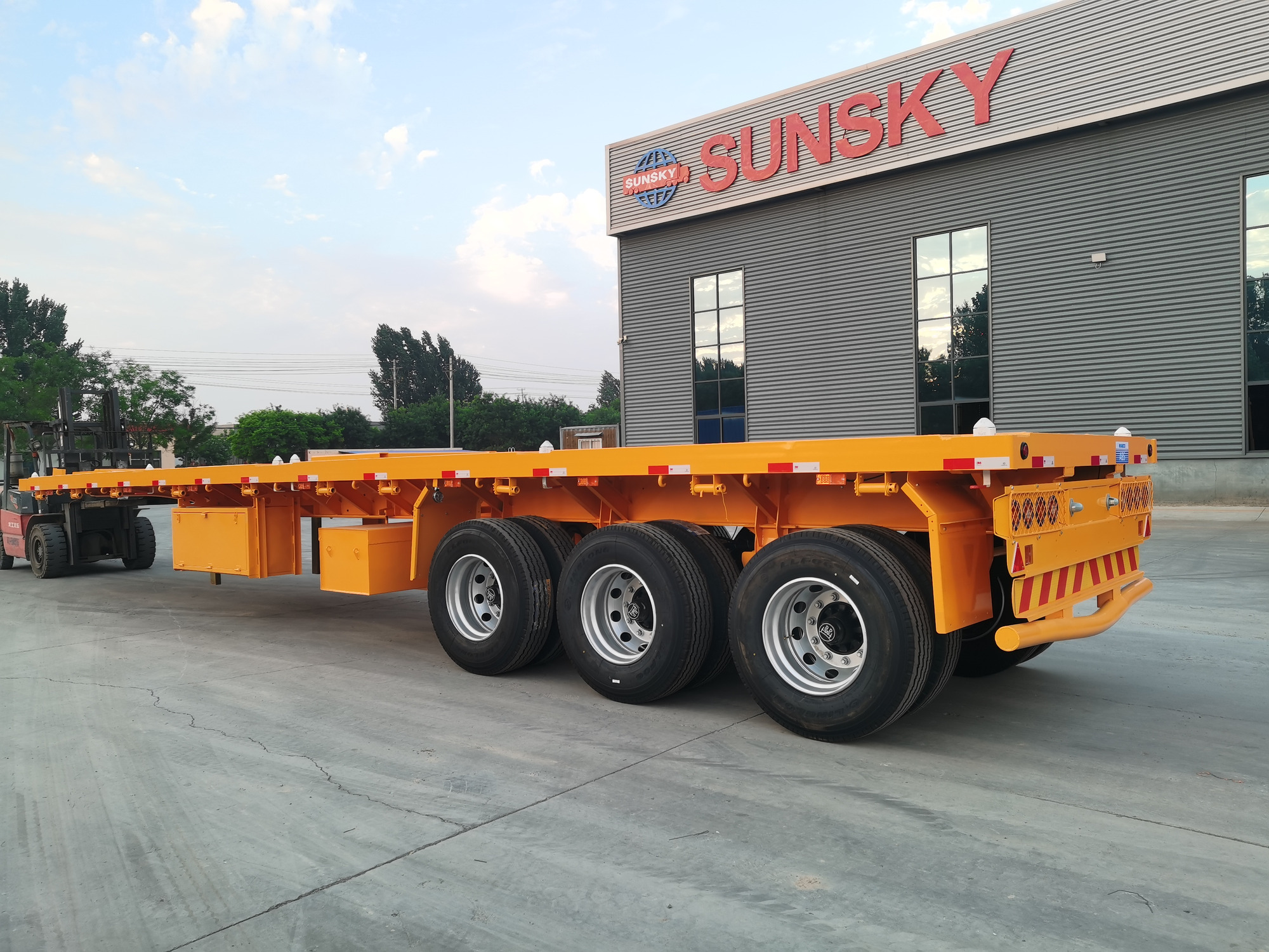 Xiamen Sunsky Vehicle Co.,Ltd - Kuorma-autot SINOTRUK HOWO - uusi, vaihdelaatikko: käsivaihdelaatikko undefined: kuva Xiamen Sunsky Vehicle Co.,Ltd - Kuorma-autot SINOTRUK HOWO - uusi, vaihdelaatikko: käsivaihdelaatikko undefined