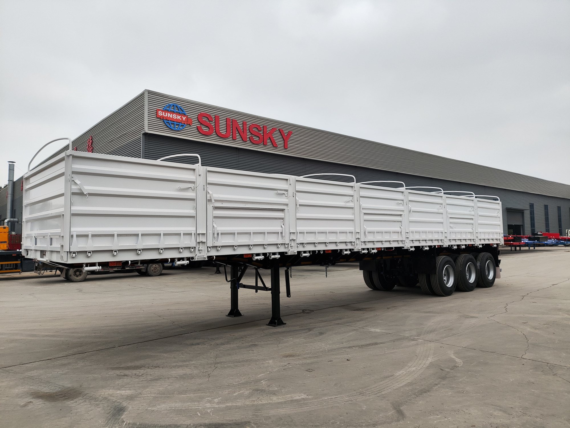 Xiamen Sunsky Vehicle Co.,Ltd - Kuorma-autot SINOTRUK HOWO - uusi, vaihdelaatikko: käsivaihdelaatikko undefined: kuva Xiamen Sunsky Vehicle Co.,Ltd - Kuorma-autot SINOTRUK HOWO - uusi, vaihdelaatikko: käsivaihdelaatikko undefined