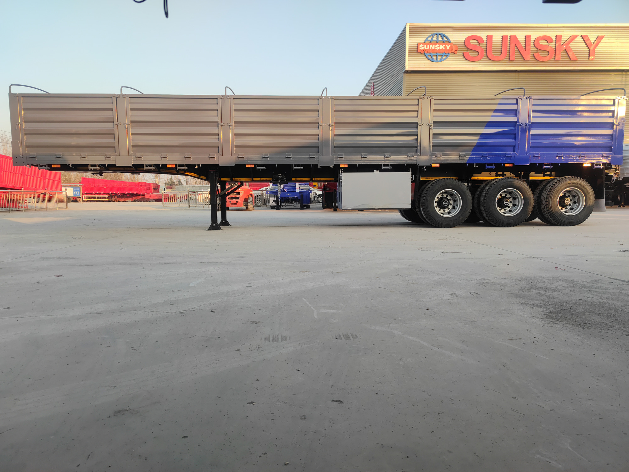 Xiamen Sunsky Vehicle Co.,Ltd - Kuorma-autot SINOTRUK HOWO - uusi, vaihdelaatikko: käsivaihdelaatikko undefined: kuva Xiamen Sunsky Vehicle Co.,Ltd - Kuorma-autot SINOTRUK HOWO - uusi, vaihdelaatikko: käsivaihdelaatikko undefined