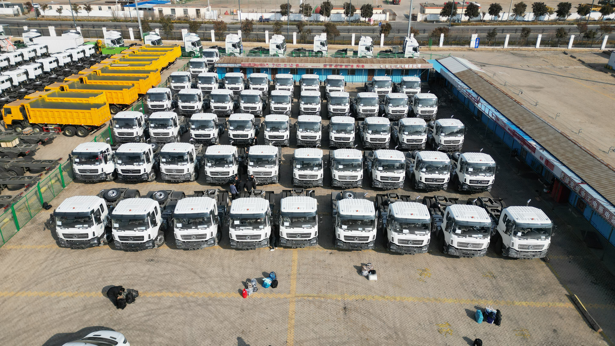 Qingdao Higher Weight Trade Co. LTD - Kuorma-autot SINOTRUK - ilmastointilaite undefined: kuva Qingdao Higher Weight Trade Co. LTD - Kuorma-autot SINOTRUK - ilmastointilaite undefined