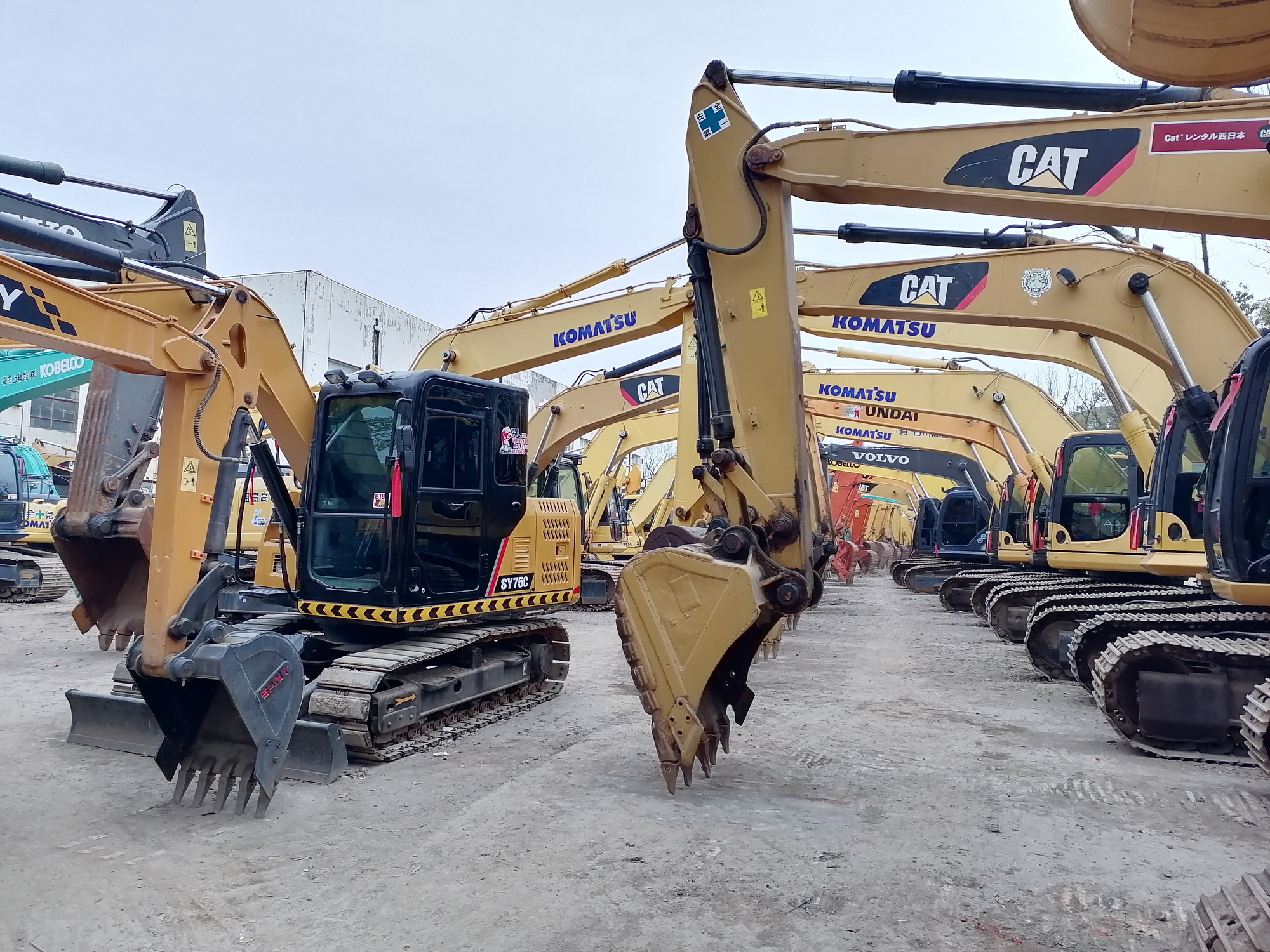 Qingdao Higher Weight Trade Co. LTD - Kuorma-autot SINOTRUK - ilmastointilaite undefined: kuva Qingdao Higher Weight Trade Co. LTD - Kuorma-autot SINOTRUK - ilmastointilaite undefined