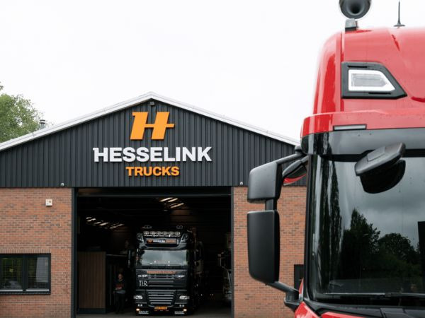 Hesselink Trucks B.V. - Tavara-autot - vaihdelaatikko: käsivaihdelaatikko, ilmastointilaite undefined: kuva Hesselink Trucks B.V. - Tavara-autot - vaihdelaatikko: käsivaihdelaatikko, ilmastointilaite undefined