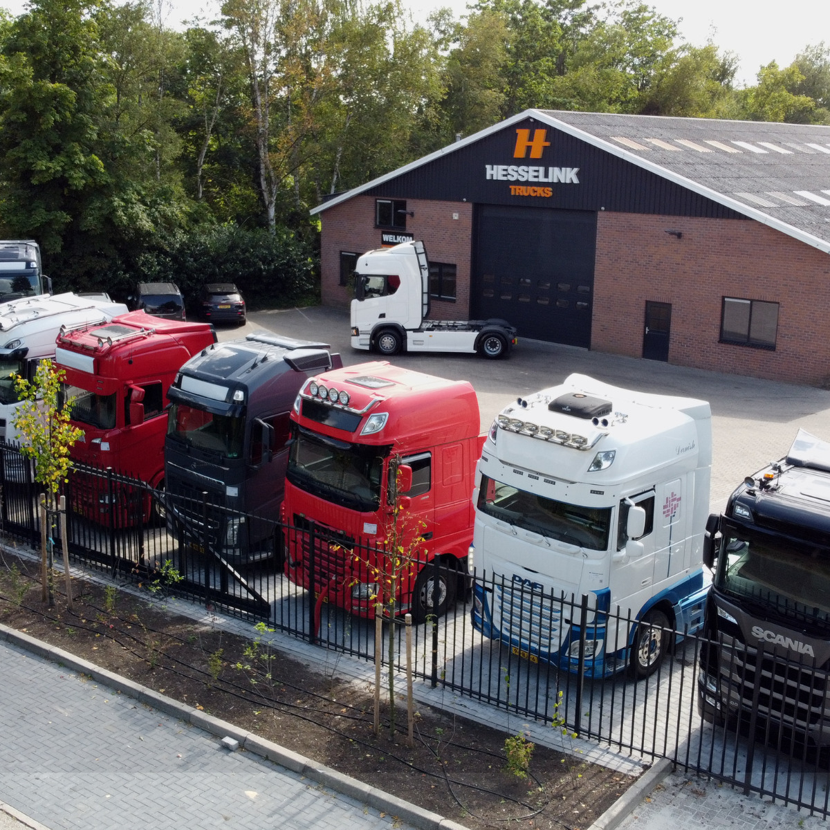 Hesselink Trucks B.V. - Tavara-autot - vaihdelaatikko: käsivaihdelaatikko, ilmastointilaite undefined: kuva Hesselink Trucks B.V. - Tavara-autot - vaihdelaatikko: käsivaihdelaatikko, ilmastointilaite undefined