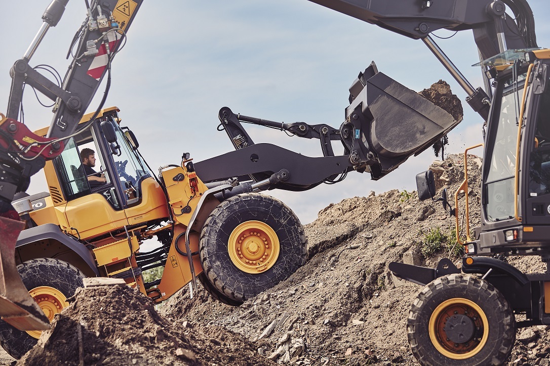Saxtorp Trading AB - Rakennuskoneet LIEBHERR A 910 undefined: kuva Saxtorp Trading AB - Rakennuskoneet LIEBHERR A 910 undefined