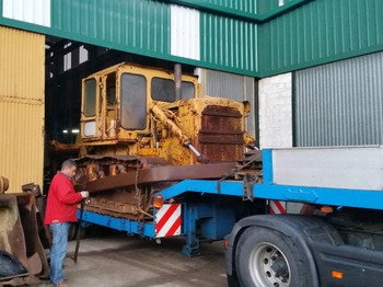Puskutraktori CATERPILLAR D7E