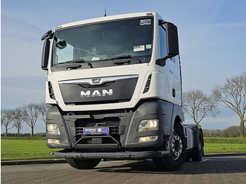 Vetopöytäauto MAN TGX 18.460