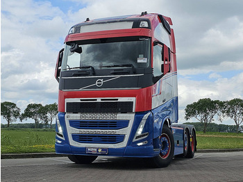 Vetopöytäauto VOLVO FH 460