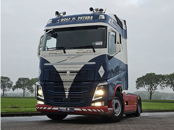 Vetopöytäauto VOLVO FH 500
