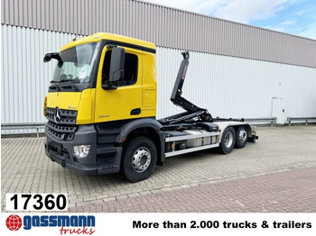 Koukkulava kuorma-auto MERCEDES-BENZ Arocs 2642