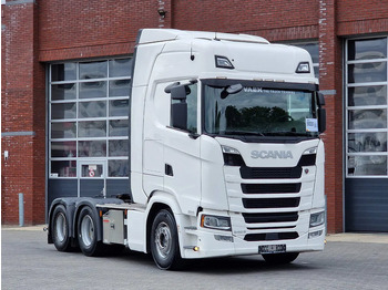 Vetopöytäauto SCANIA S 540