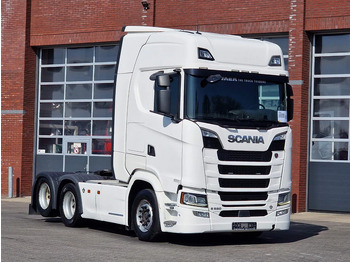 Vetopöytäauto SCANIA S 580