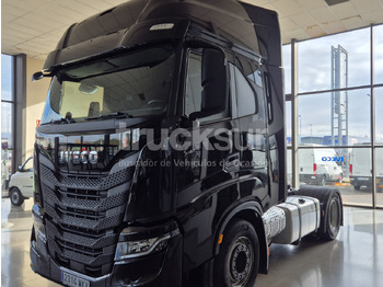 Vetopöytäauto IVECO S-WAY