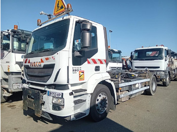 Koukkulava kuorma-auto IVECO