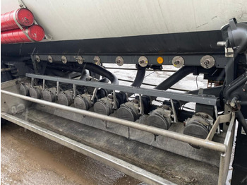 Säiliöpuoliperävaunu Trailor: kuva Säiliöpuoliperävaunu Trailor