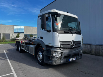 Koukkulava kuorma-auto Mercedes-Benz Actros 2543: kuva Koukkulava kuorma-auto Mercedes-Benz Actros 2543