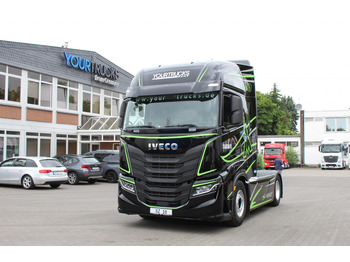 Vetopöytäauto IVECO S-WAY