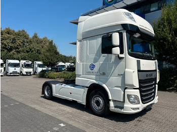 Vetopöytäauto DAF XF 530