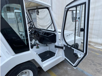 Pushback-traktori TLD TMX30: kuva Pushback-traktori TLD TMX30 Pushback-traktori TLD TMX30: kuva Pushback-traktori TLD TMX30