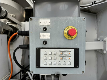 Kuljetuspumppu Mercedes-Benz AROCS 3243 8x4 Euro 6 Pumi Putzmeister TMM 24-3: kuva Kuljetuspumppu Mercedes-Benz AROCS 3243 8x4 Euro 6 Pumi Putzmeister TMM 24-3