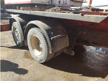 Ajoneuvonosturi Mercedes-Benz UMT: kuva Ajoneuvonosturi Mercedes-Benz UMT