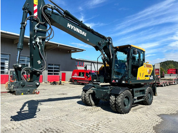 Pyöräalustainen kaivinkone HYUNDAI