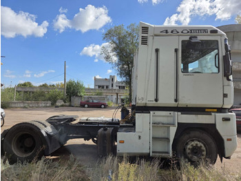 Vetopöytäauto RENAULT Magnum 480