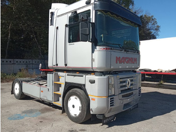 Vetopöytäauto RENAULT Magnum 480