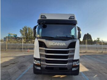 Vetopöytäauto SCANIA R 450