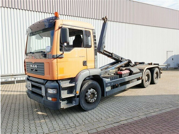 Koukkulava kuorma-auto MAN TGA