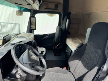 Interior photo 2: Uusi Koukkulava kuorma-auto Mercedes-Benz Actros 2548 L 6x2 Actros 2548 L 6x2, Retarder, Lenk-/Liftachse, Navi, MirrorCam, MultimediaCockpit