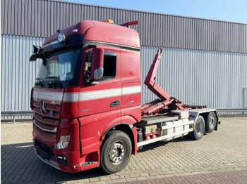 Koukkulava kuorma-auto MERCEDES-BENZ Actros 2551
