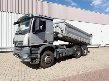 Kippiauto kuorma-auto MERCEDES-BENZ Arocs 2643