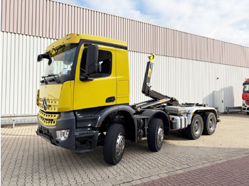 Koukkulava kuorma-auto MERCEDES-BENZ Arocs 4142