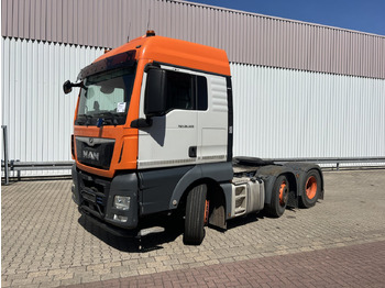 Vetopöytäauto MAN TGX 26.500