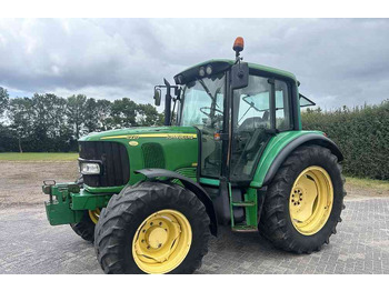 Traktori JOHN DEERE 6220