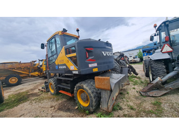 Pyöräalustainen kaivinkone VOLVO EWR150E