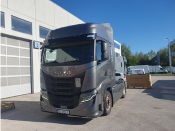 Vetopöytäauto IVECO S-WAY