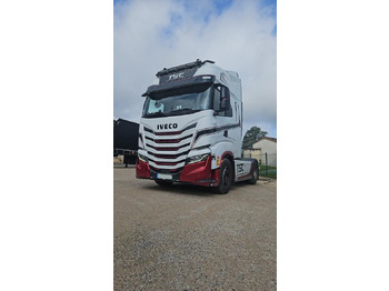 Vetopöytäauto IVECO S-WAY