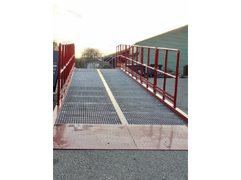 Uusi Lastausramppi AZ RAMP-EASY XL-15-RL . Mobil Loading Ramp  WIDE With Level Off, 15 t Capacity: kuva Uusi Lastausramppi AZ RAMP-EASY XL-15-RL . Mobil Loading Ramp  WIDE With Level Off, 15 t Capacity