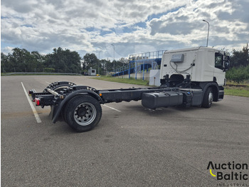 Kuorma-auto alusta Scania P 450: kuva Kuorma-auto alusta Scania P 450