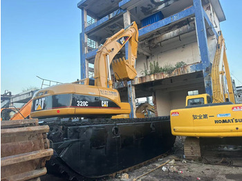 Kelluva kaivinkone CATERPILLAR 320C