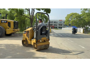 Jyrä CATERPILLAR CB14B