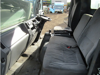 Ohjaamo - Kuorma-auto ISUZU N75 CAB (2010): kuva Ohjaamo - Kuorma-auto ISUZU N75 CAB (2010)