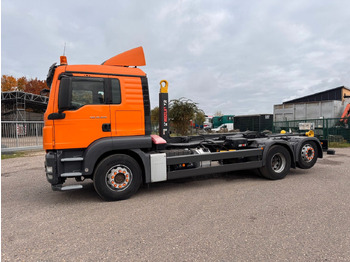 Koukkulava kuorma-auto MAN