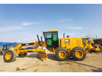 Tiehöylä CATERPILLAR 140H