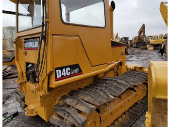 Puskutraktori CATERPILLAR D4C