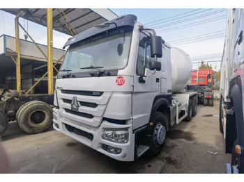 Betoniauto Sinotruk HOWO 371 Concrete mixer truck: kuva Betoniauto Sinotruk HOWO 371 Concrete mixer truck Betoniauto Sinotruk HOWO 371 Concrete mixer truck: kuva Betoniauto Sinotruk HOWO 371 Concrete mixer truck